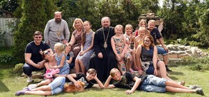 Митрополит Епифаний взял под опеку 13 детей, которые остались сиротами из-за коронавируса