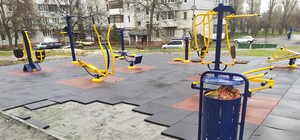 Ворюги: на 12-м квартале украли резиновое покрытие с новой спортплощадки