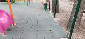 Штыри и съехавшая плитка: на 12-м квартале разваливается детская площадка за 1,2 миллиона