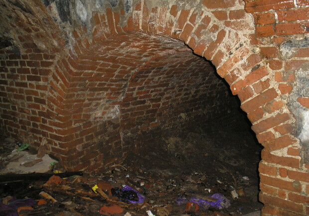 В программу маршрутов будет входить знакомство туристов со старинными подземельями. Фото из архива "КП".