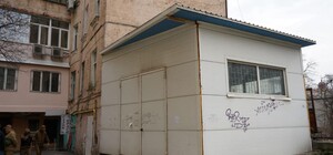 Мешала ремонту: возле Софийского собора убрали незаконную пристройку