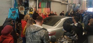 Есть пострадавшие: на Барабашово легковушка влетела в торговые ряды