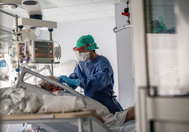 В Харькове с начала пандемии уволились 2 000 медиков. Фото: hromadske.ua