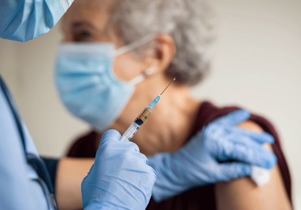 Харьковчанам в возрасте 65+ начали делать прививки от коронавируса. Фото: bioworld.com