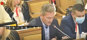 В Одессе депутат ела конфету во время рассказа о гибели людей: курьезное видео