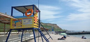 Купальный сезон открыт: на одесских пляжах начали дежурить спасатели