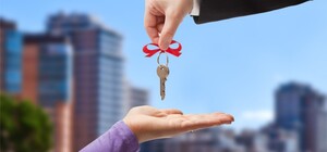 Декларация: ректор ХГАДИ получил в подарок полмиллиона, а его жена купила большую квартиру за 5000 долларов