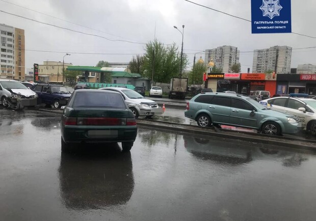 В Харькове — ДТП из семи автомобилей. Фото: патрульная полиция