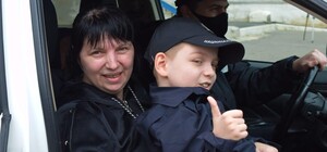 Хочет помогать людям: харьковские полицейские исполнили мечту неизлечимо больного ребенка