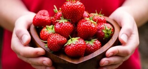 140 гривен за килограмм: когда и насколько подешевеет клубника в Харькове