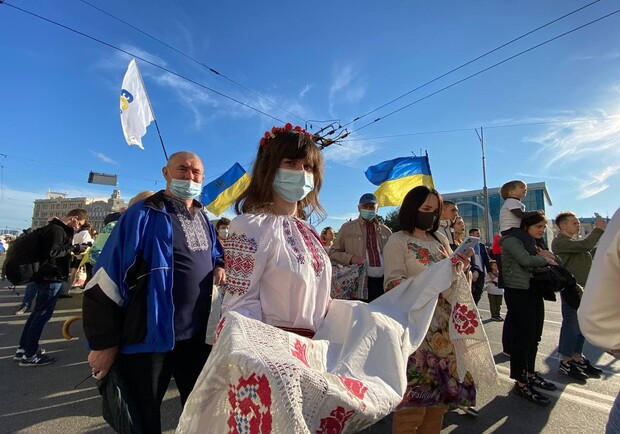 Смотри фото: по Харькову прошел марш вышиванок - фото Сергей Тараненко