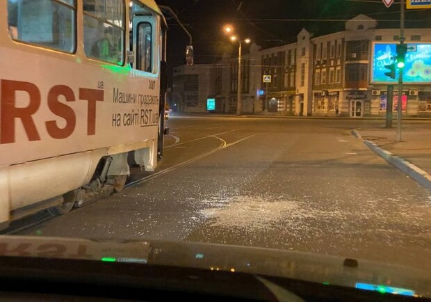 В Харькове хулиганы устроили погром в трамвае. Фото: Труха