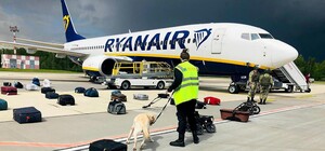 Официально: Украина прекращает авиасообщение с Беларусью