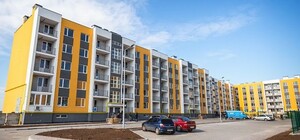 Под Одессой горела пятиэтажка: пожарные спасли ребенка, который был один дома