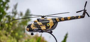 Фотофакт: у львівському парку встановили копію збитого гелікоптера Мі-8МТ