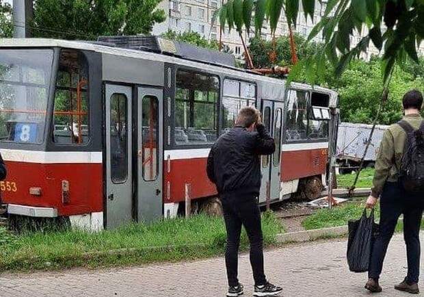 На Салтовке трамвай протаранил столб. Фото: ХарьковLife