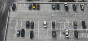 Занимай очередь: киевлянам разрешили парковаться во дворе мэрии