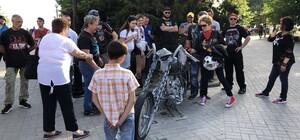 Ничего себе: в Бердянске появилась устрашающая скульптура байка (фото) 