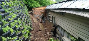 Всему виной ливни: в Днепре оползень чуть не снес частный дом (фото)