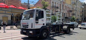 Не там припарковался: в центре водитель Lexus напал с ножом на эвакуаторщика