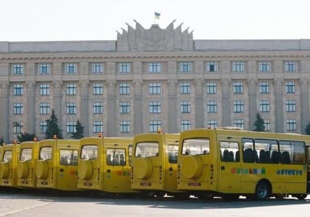 Для школ Харьковской области закупят 21 автобус. Фото: kharkivoda.gov.ua