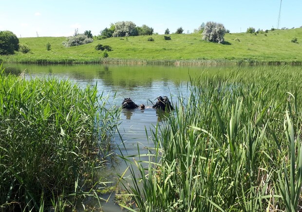 Под Харьковом в пруду утонул молодой мужчина. Фото: kh.dsns.gov.ua