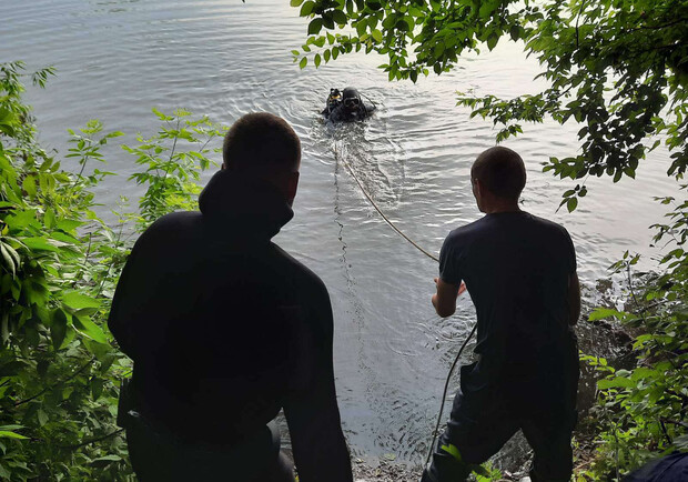 Под Харьковом утонул 6-летний мальчик, упавший с надувного матраса. Фото: facebook.com/MNSKHARKIV