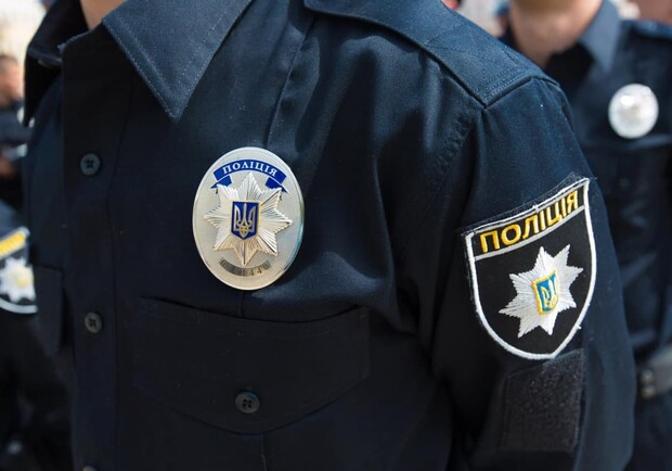 В Харькове задержали патрульного, который делал закладки