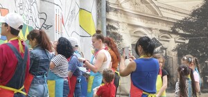 Рисовали все желающие: в одесском дворике появился новый мурал 