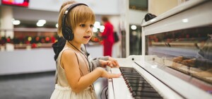 Чарівне фортепіано, ігри, подарунки: на площі Маланюка відбудеться музичне свято для дітей