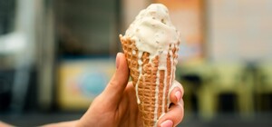 Пыльные стаканчики и грязная воды: как в Полтаве продают мороженое