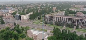 Один из самых высоких в стране: в Кривом Роге установили 72-метровый флагшток