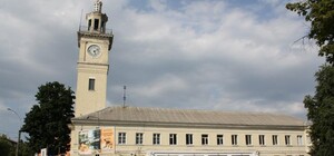 Увидишь издалека: в Полтаве на центральных часах обновили дизайн