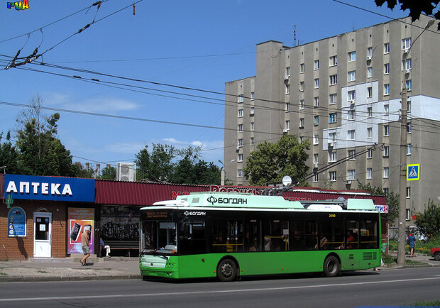 В Харькове женщина бросилась под троллейбус. Фото: gortransport.kharkov.ua