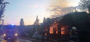 Сгорело дотла: в Запорожье 22 спасателя тушили здание