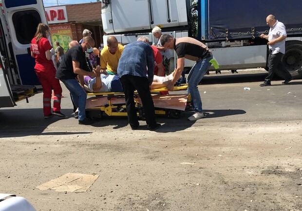 В Безлюдовке фура сбила двух женщин. Фото: СТО Харьков