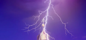 Блискавка чи електричний струм: з'явилися нові подробиці смерті дитини у церкві на Львівщині