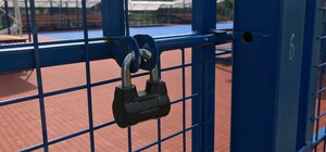 Закрыта на ключ: почему в Полтаве людей не пускают на новую спортплощадку