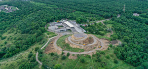 Самый высокий в Запорожской области на Хортице устанавливают флагшток