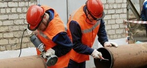 На зарплаты работникам: 