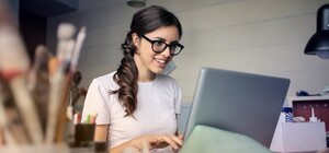 До чего дошел прогресс: учителям украинских школ выдадут по ноутбуку