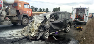 Вырезали из автомобиля: на Окружной столкнулись Toyota и Lexus