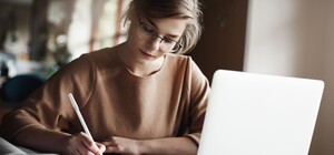 Не покупайте: на Днепропетровщине тысячам учителей выдадут по ноутбуку