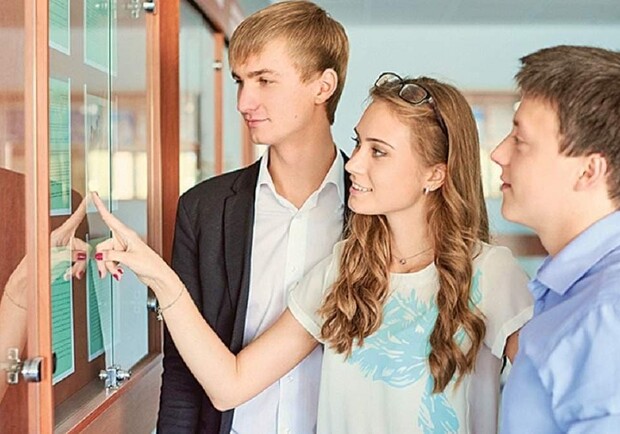 Какие вузы выбирают харьковские выпускники в 2021 году. Фото: education.24tv.ua