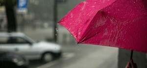 Липень в Україні завершується зливами