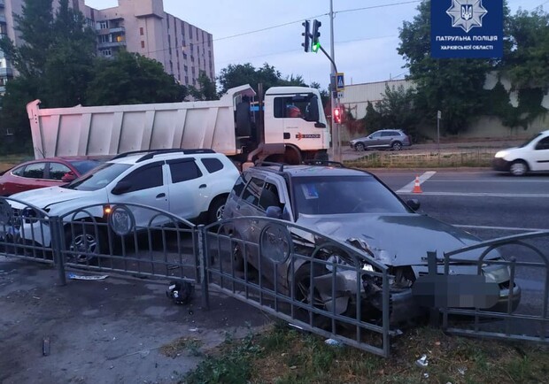 На проспекте Гагарина столкнулись три легковушки и грузовик. Фото: Патрульная полиция