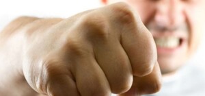 На крыше: в Харькове мужчина подрался с патрульными