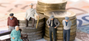 С 2023 года: в Украине введут соцпакеты с накопительными пенсиями