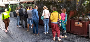 За чим стоять: у центрі Львова знову виникають черги