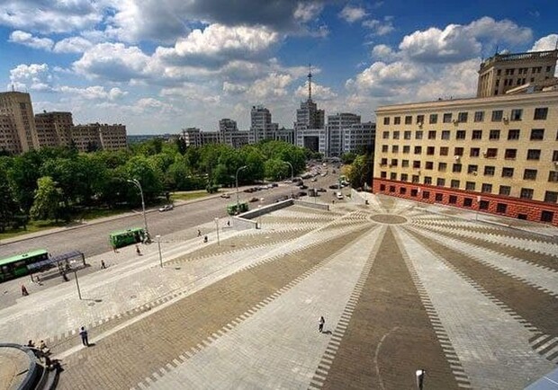 Площадь Свободы закроют для транспорта из-за подготовки к праздникам. Фото: stroyobzor.ua